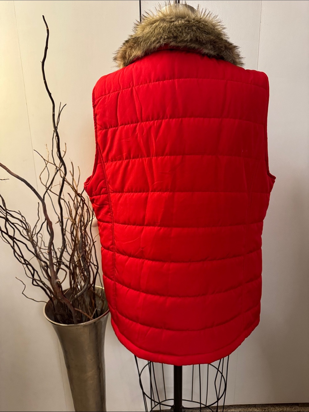 Roz & Ali Bright Red Quilted Vest with Faux Fur Trim - Picture 4 of 6